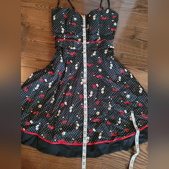 NWT Gorgeous summer dress, beautiful flowy hem line. Very complementing colours - Picture 6 of 12